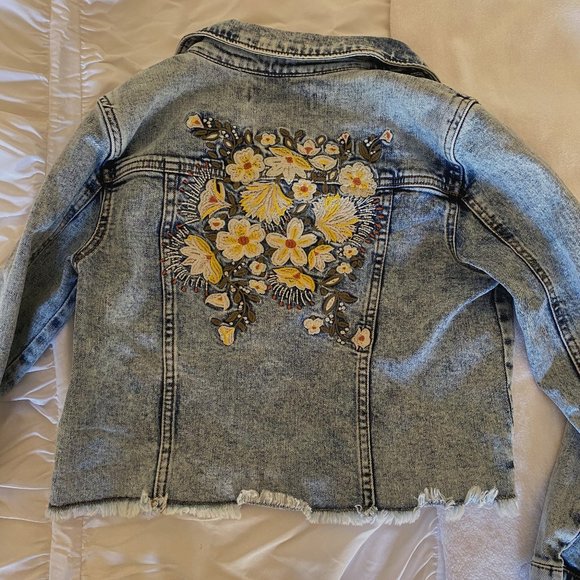 Medium wash denim jacket with flower embroidery! - Picture 2 of 4